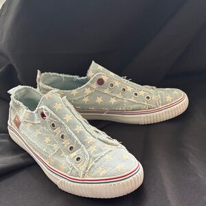 Blowfish Women’s Malibu Star-Patterned Light Blue Sneakers, Size 10
